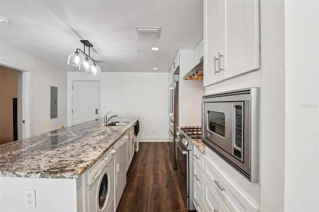 1208 E Kennedy Boulevard - Photo 9