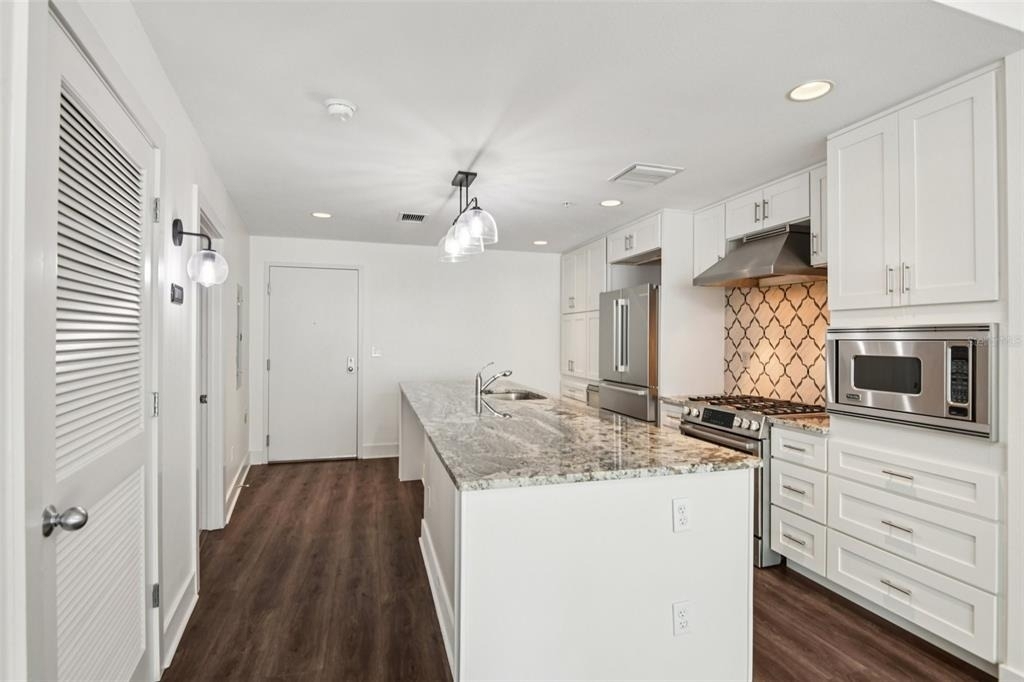 1208 E Kennedy Boulevard - Photo 6