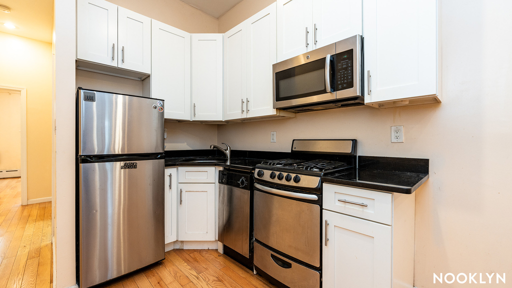 469 Harman Street - Photo 5