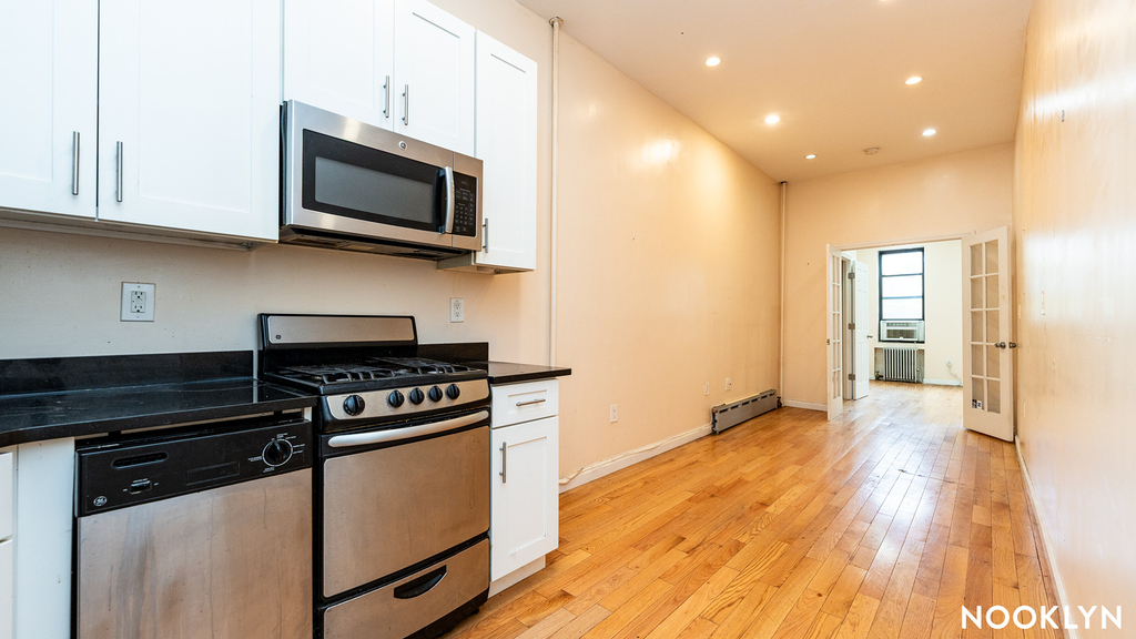 469 Harman Street - Photo 2
