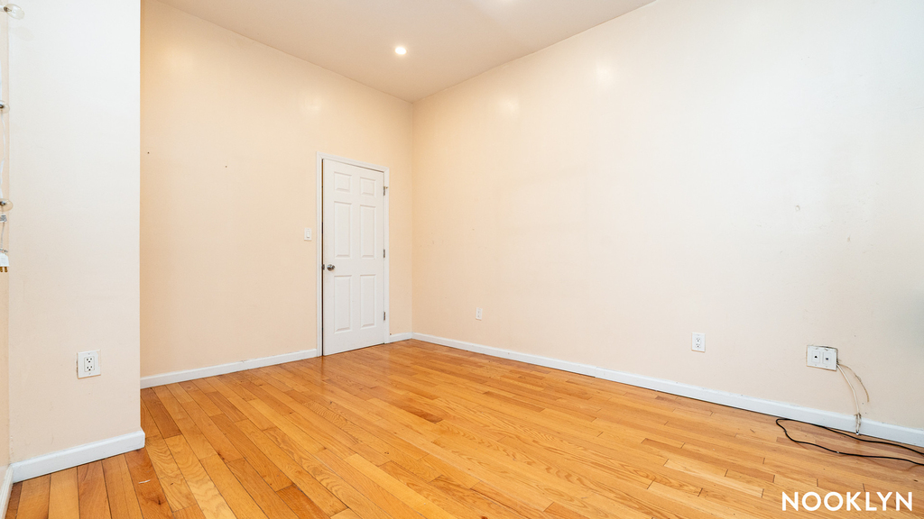 469 Harman Street - Photo 10