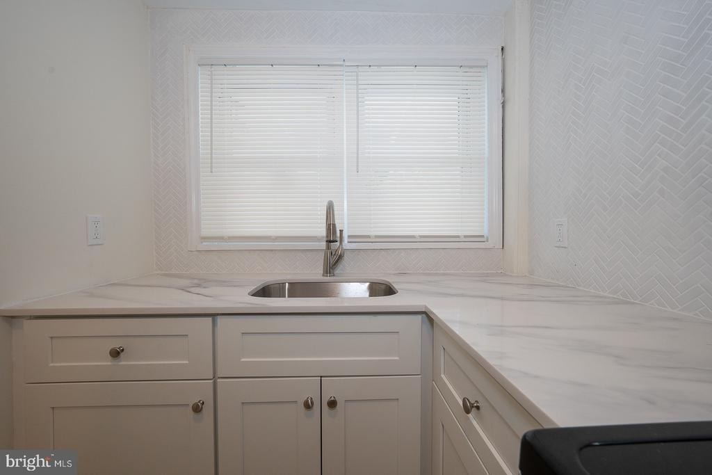 717 Miller Street - Photo 45