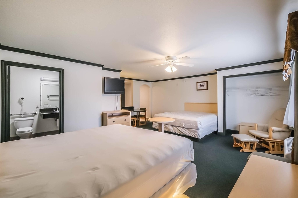 1025 Swanson Street - Photo 13