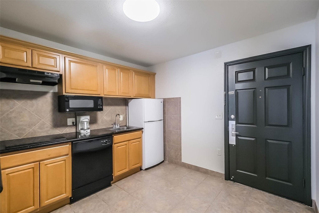 1025 Swanson Street - Photo 10