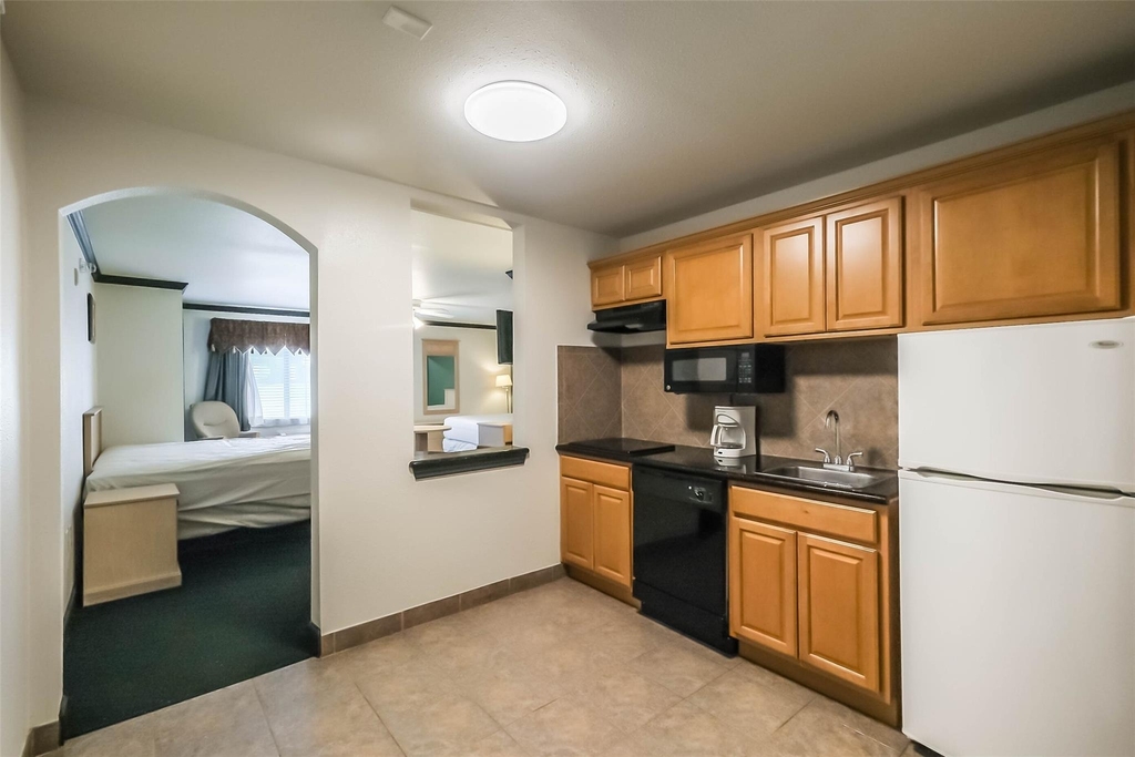 1025 Swanson Street - Photo 9