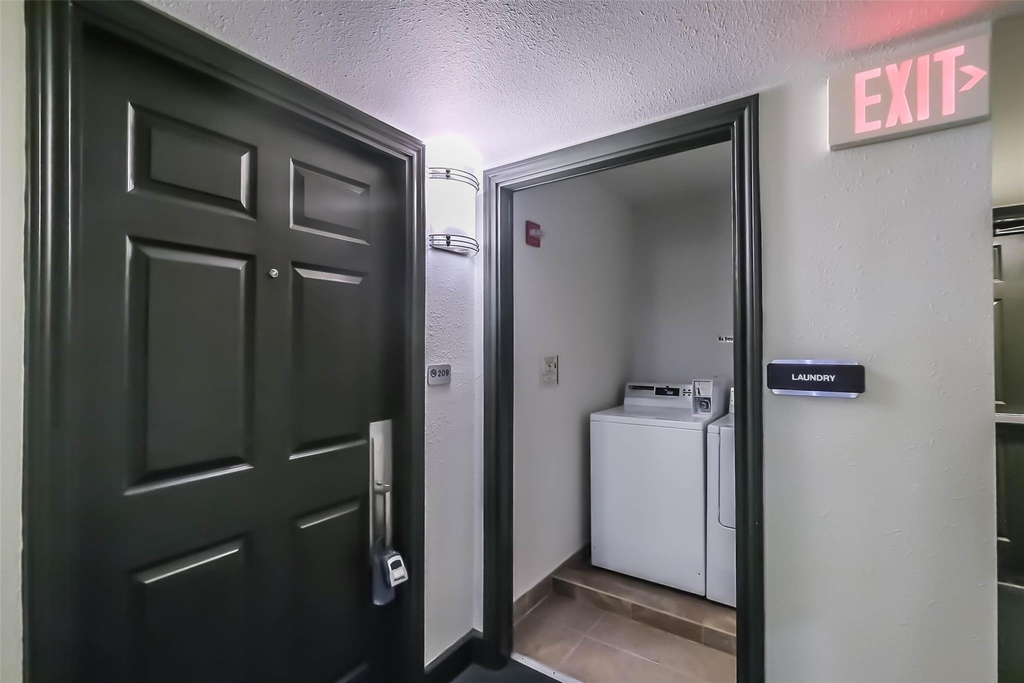1025 Swanson Street - Photo 8