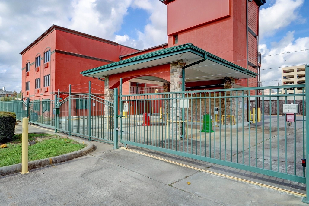 1025 Swanson Street - Photo 1