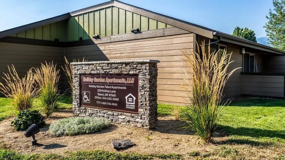 220 Holiday Ln - Photo 3