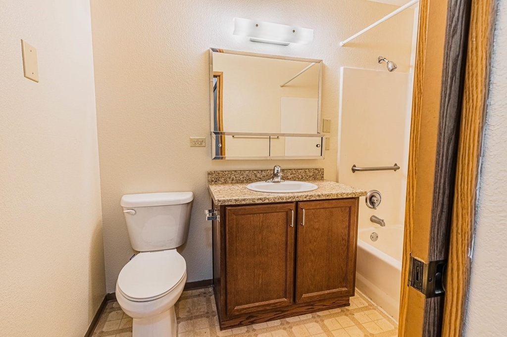 1051 E Park St - Photo 8