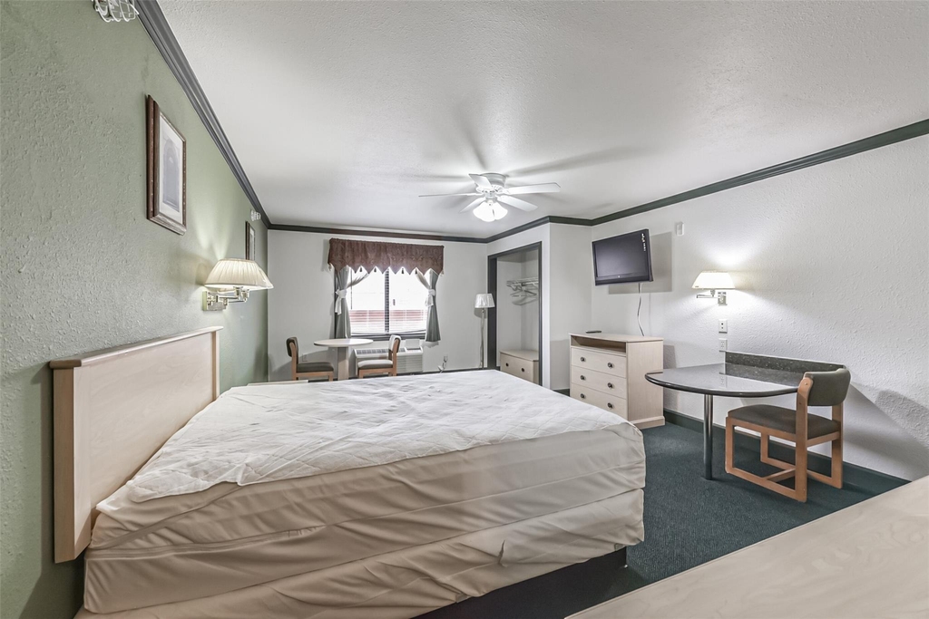 1025 Swanson Street - Photo 8