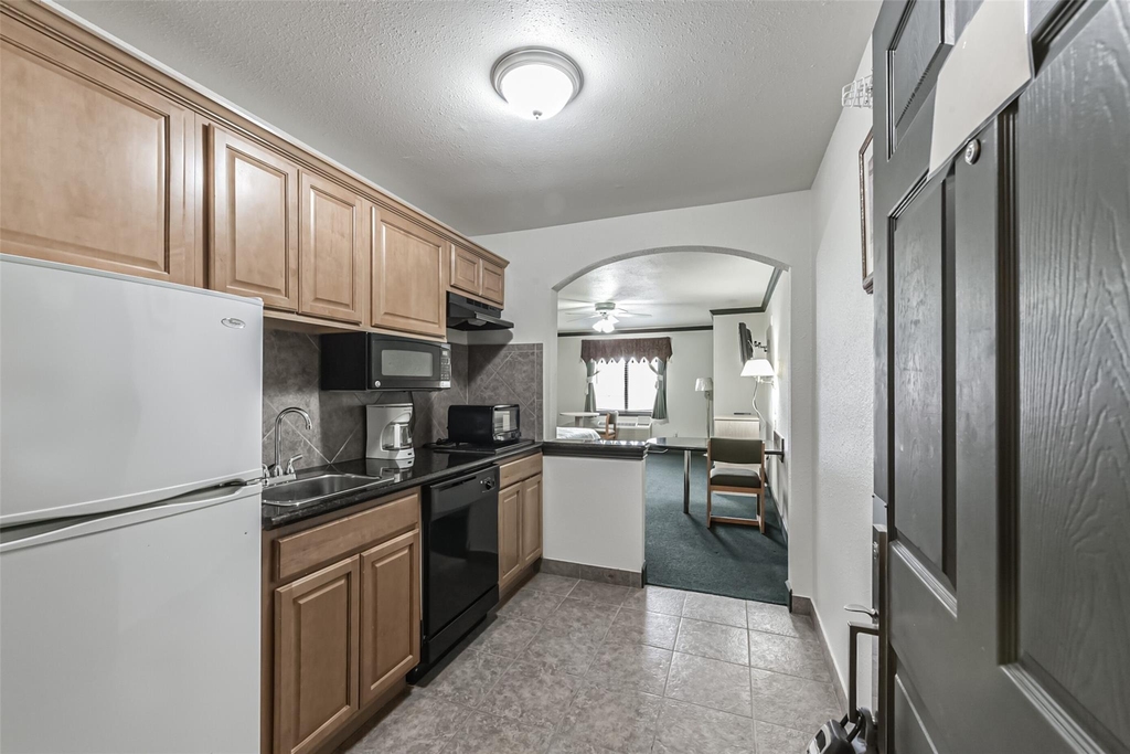 1025 Swanson Street - Photo 7