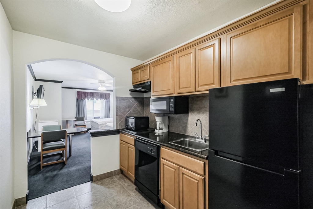 1025 Swanson Street - Photo 8