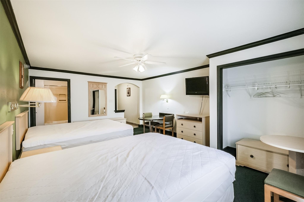 1025 Swanson Street - Photo 13