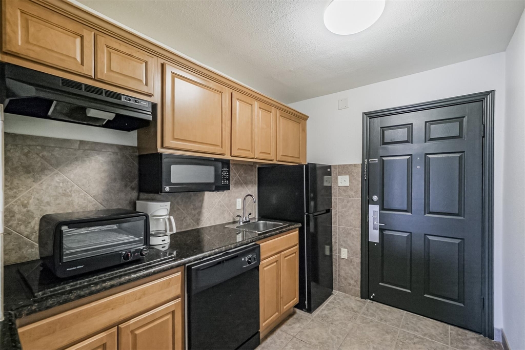 1025 Swanson Street - Photo 9