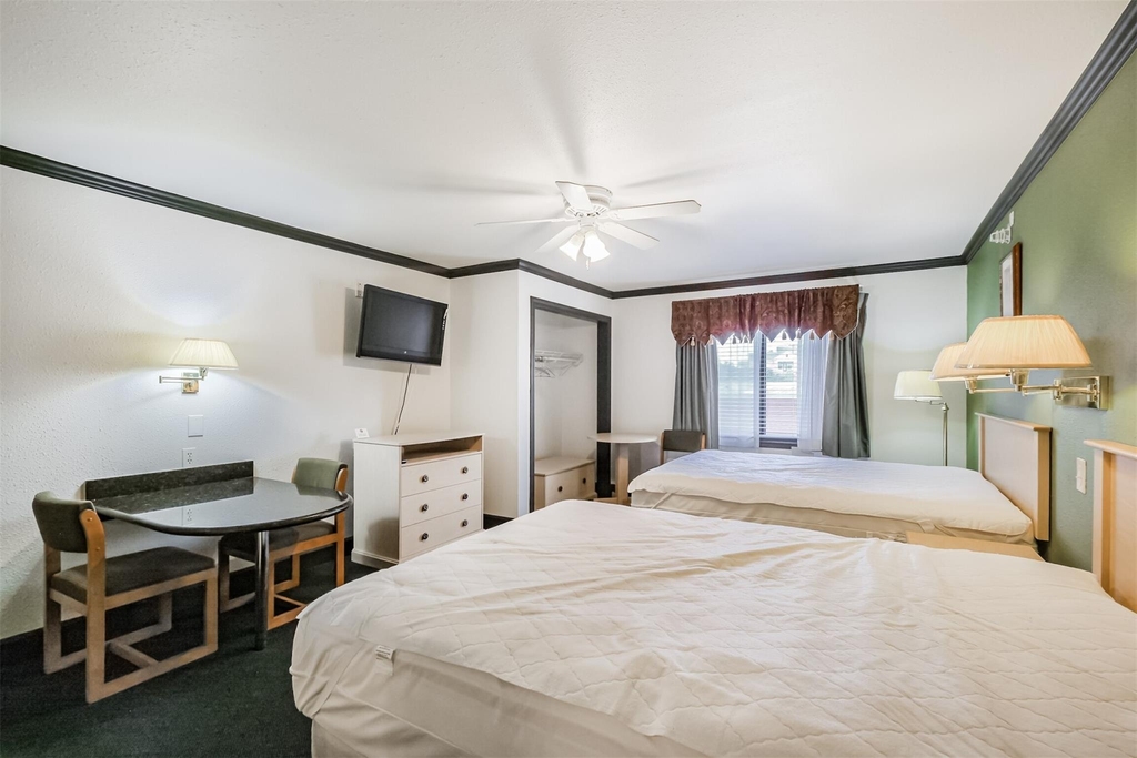 1025 Swanson Street - Photo 11