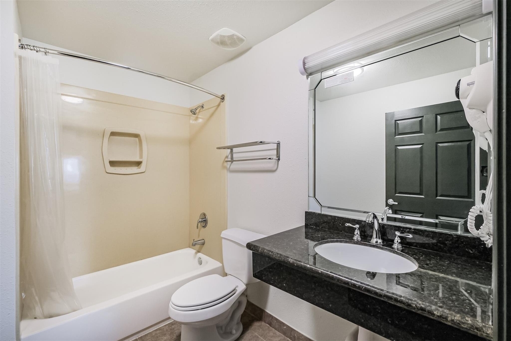 1025 Swanson Street - Photo 14