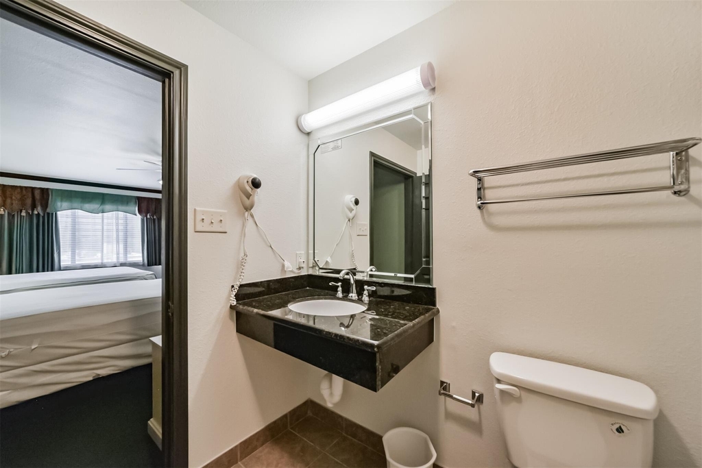 1025 Swanson Street - Photo 16