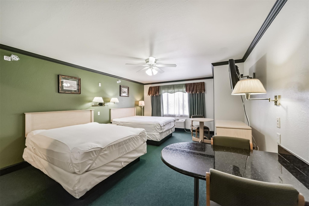 1025 Swanson Street - Photo 7