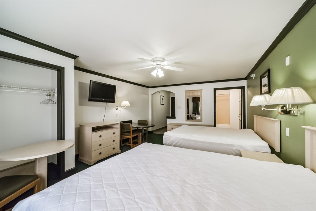 1025 Swanson Street - Photo 9