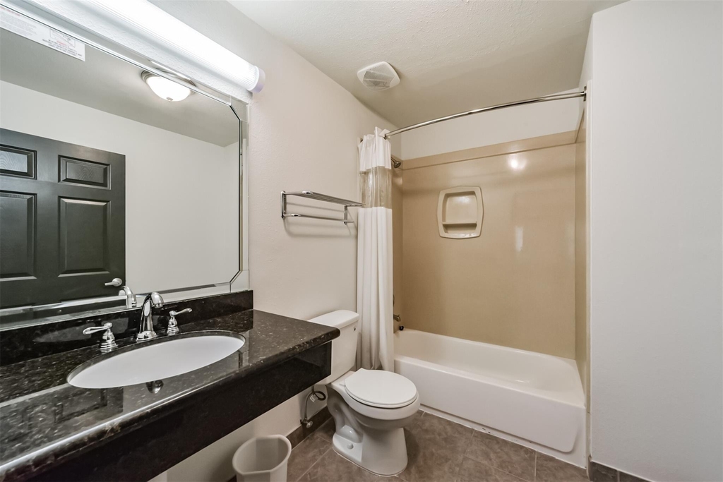 1025 Swanson Street - Photo 15