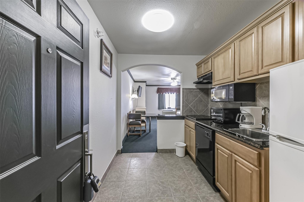 1025 Swanson Street - Photo 9