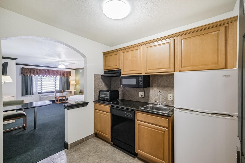 1025 Swanson Street - Photo 8