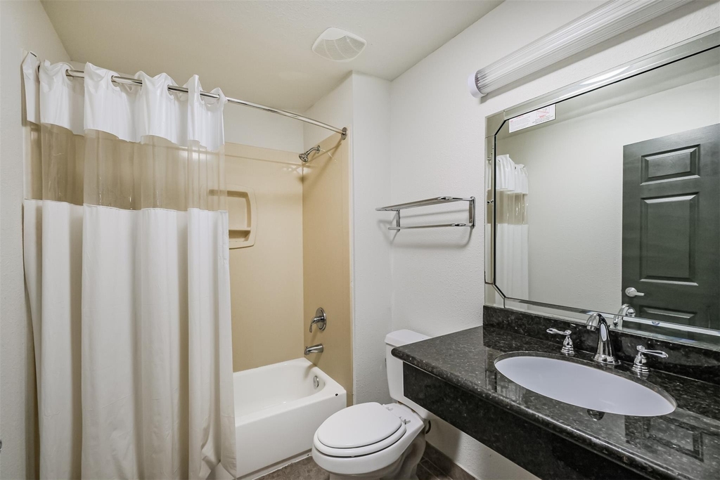 1025 Swanson Street - Photo 14
