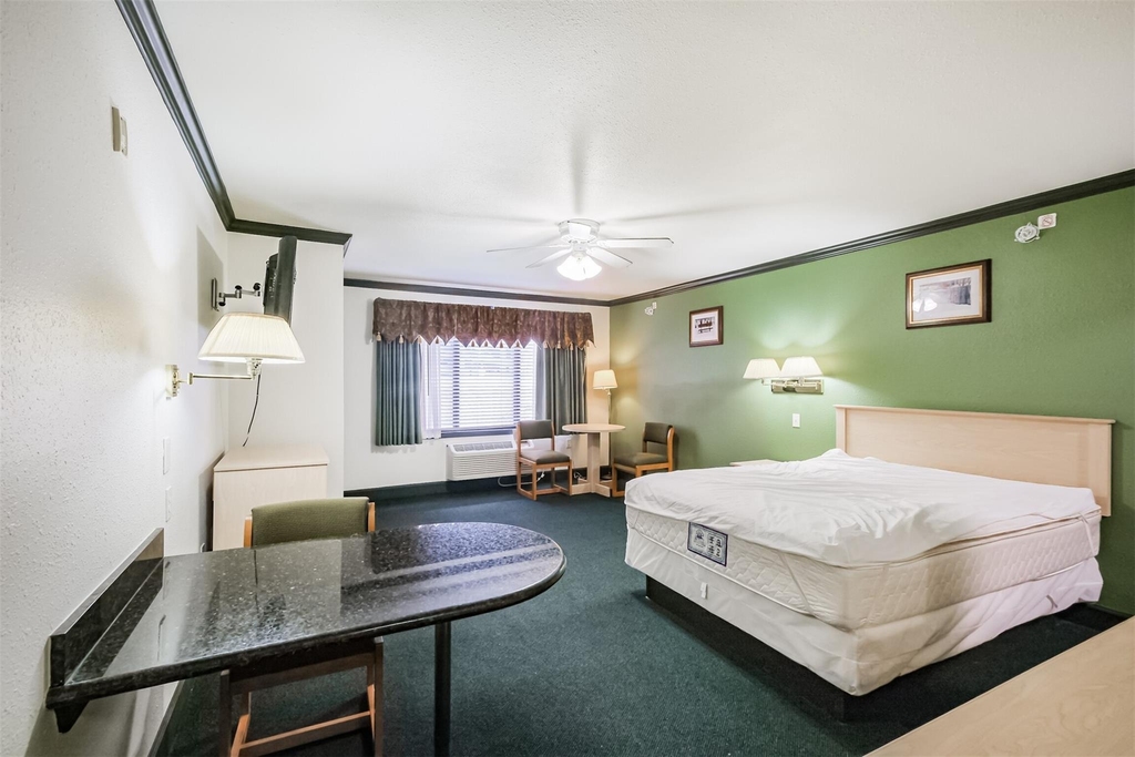 1025 Swanson Street - Photo 10