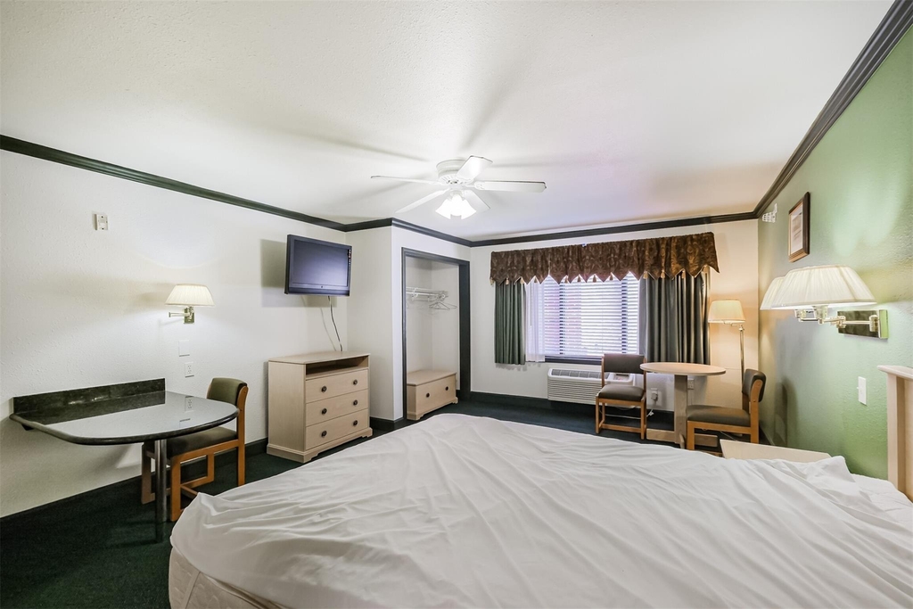 1025 Swanson Street - Photo 11