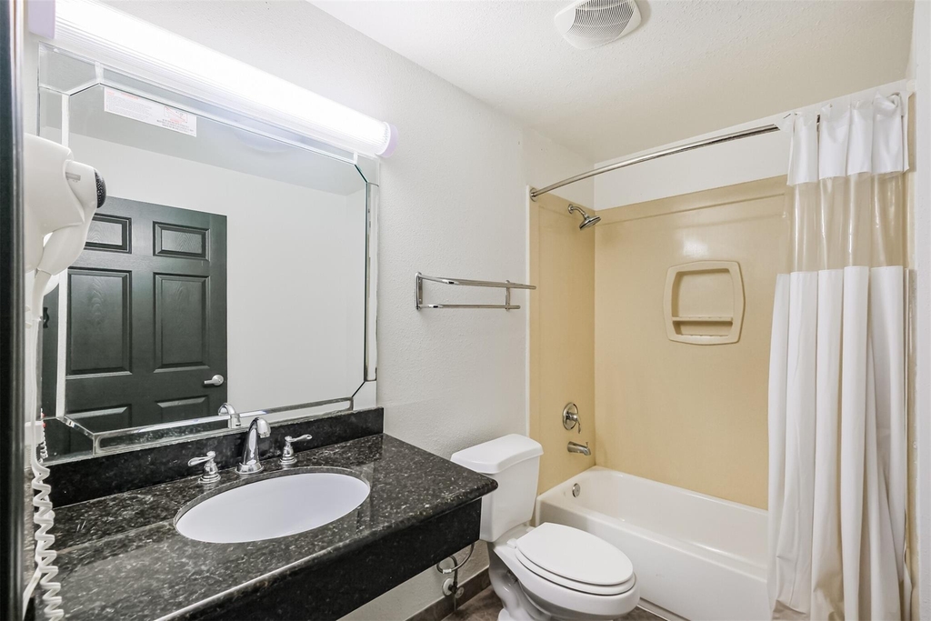 1025 Swanson Street - Photo 15
