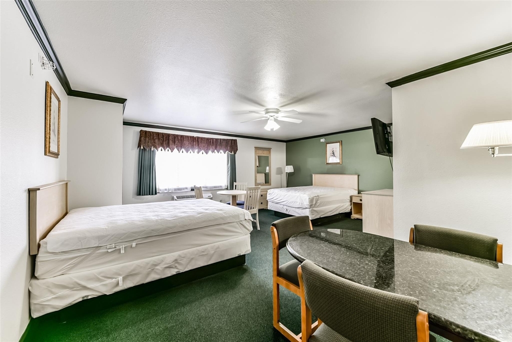 1025 Swanson Street - Photo 6