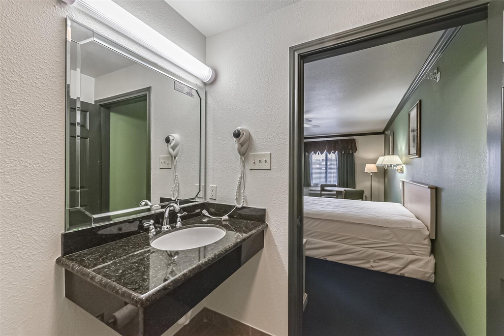 1025 Swanson Street - Photo 22