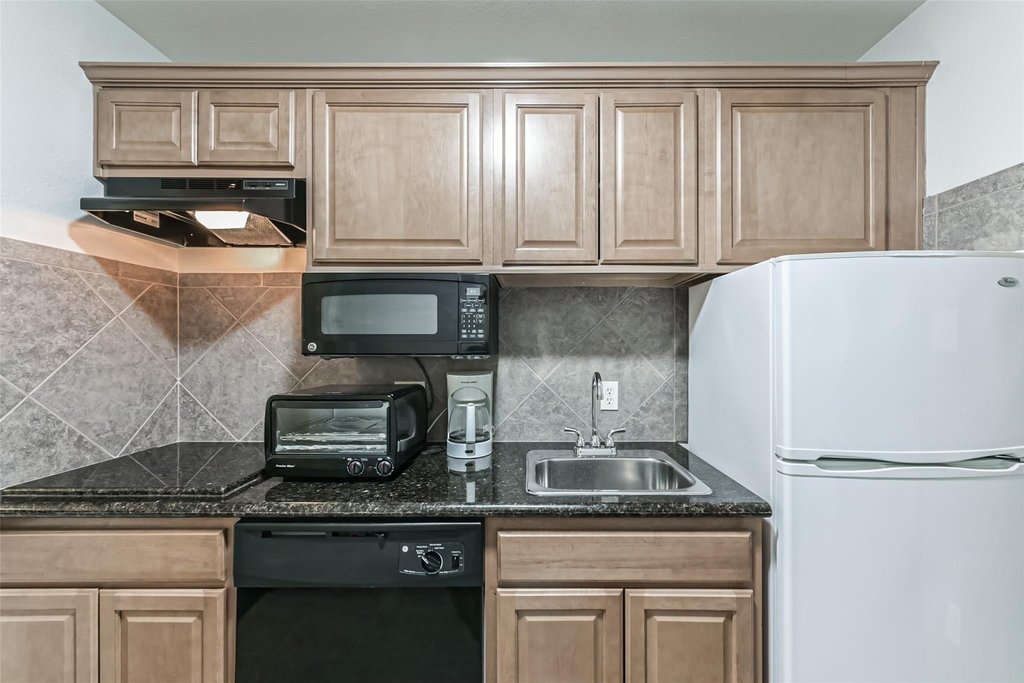 1025 Swanson Street - Photo 11