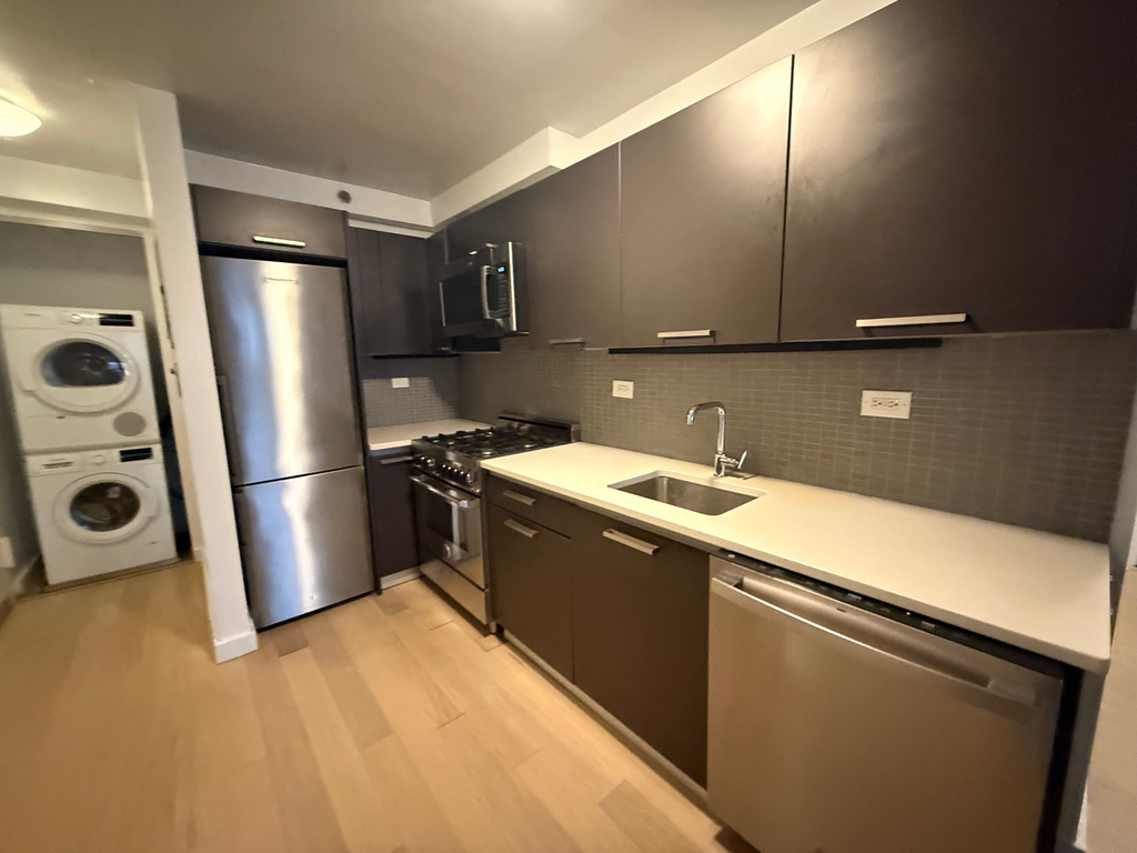 222 East 39th Street - Photo 1