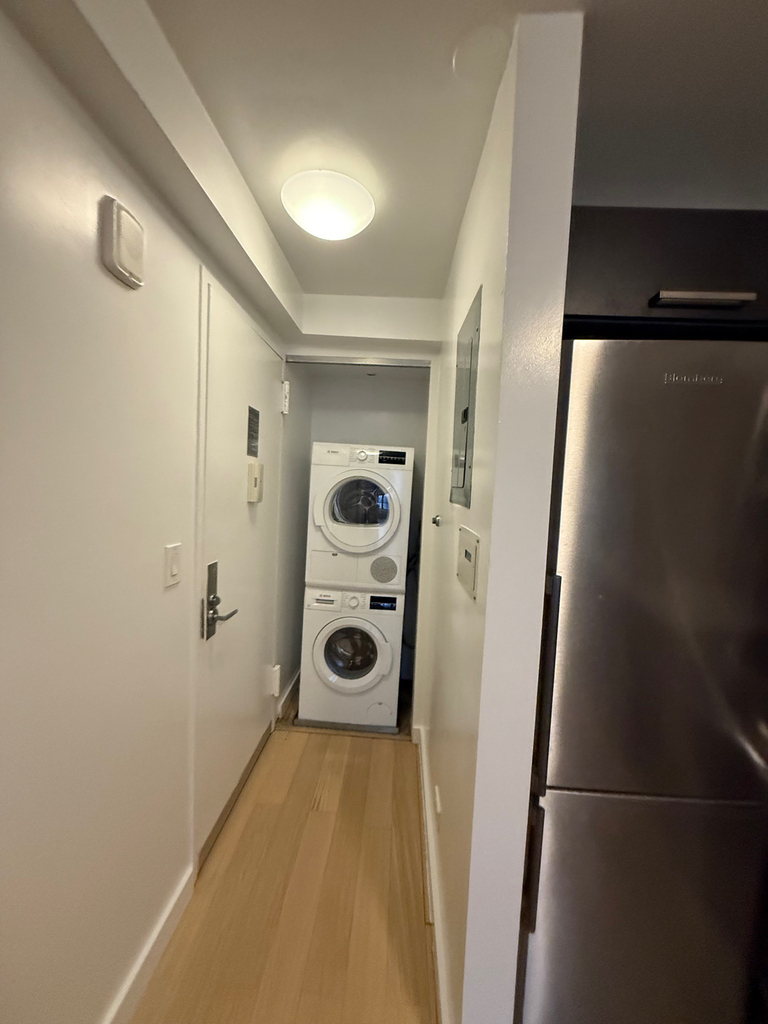 222 East 39th Street - Photo 2