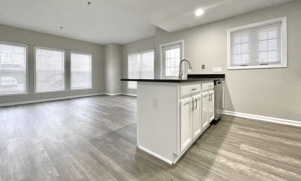120 Washington Street - Photo 3