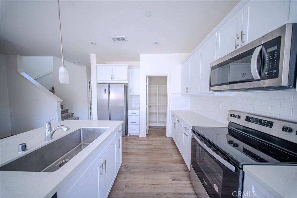 558 Pablo Rd - Photo 2