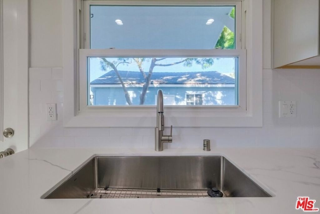 8356 Kittyhawk Avenue - Photo 12