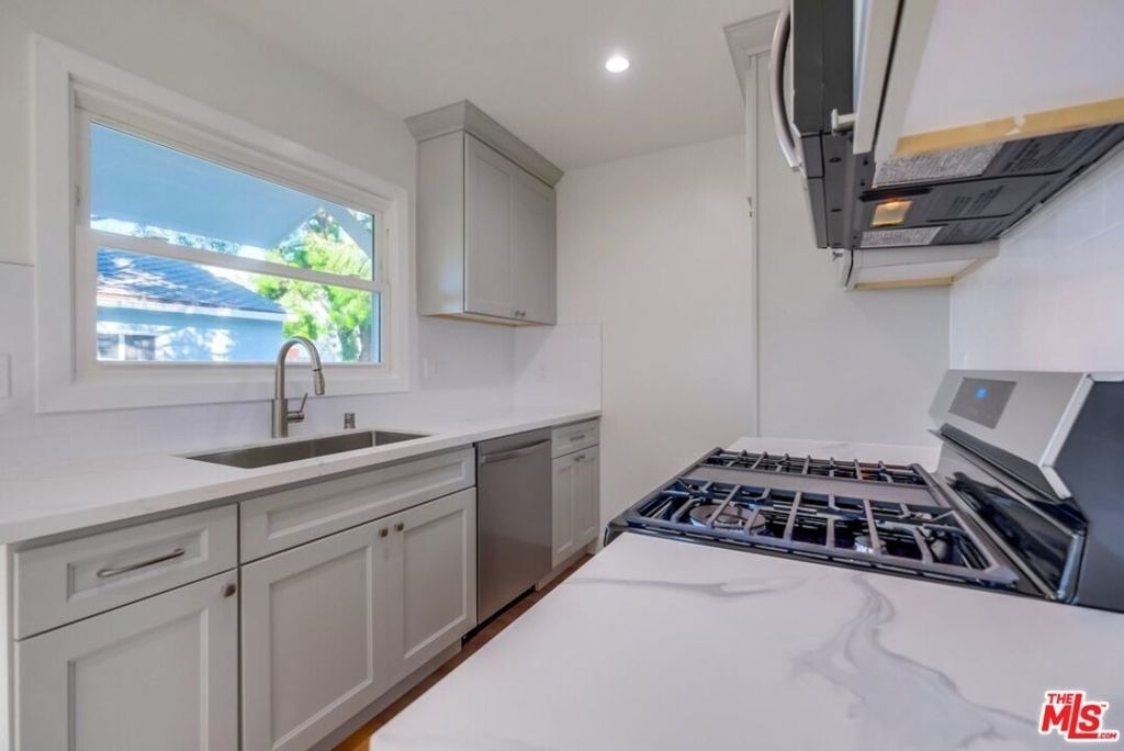 8356 Kittyhawk Avenue - Photo 11