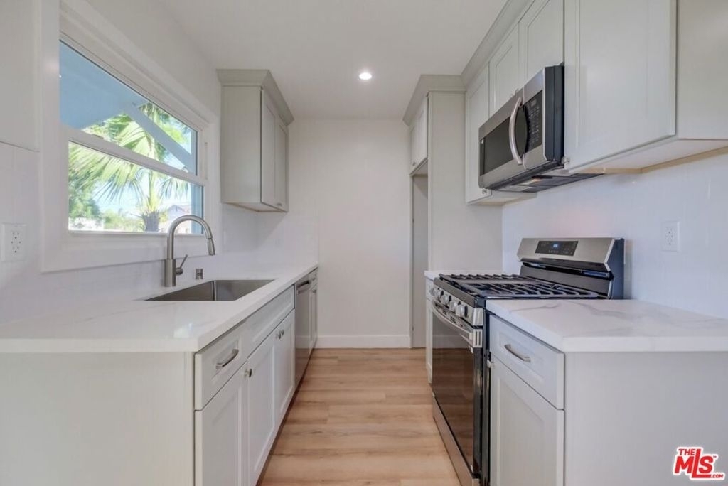 8356 Kittyhawk Avenue - Photo 9