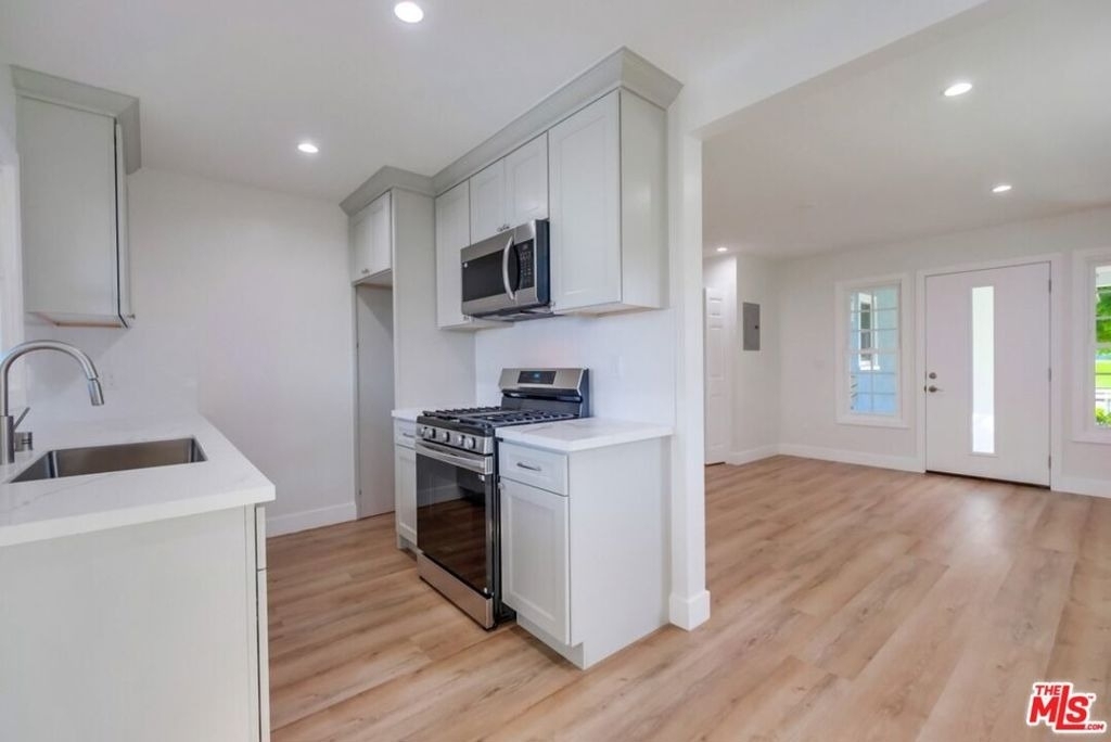 8356 Kittyhawk Avenue - Photo 2