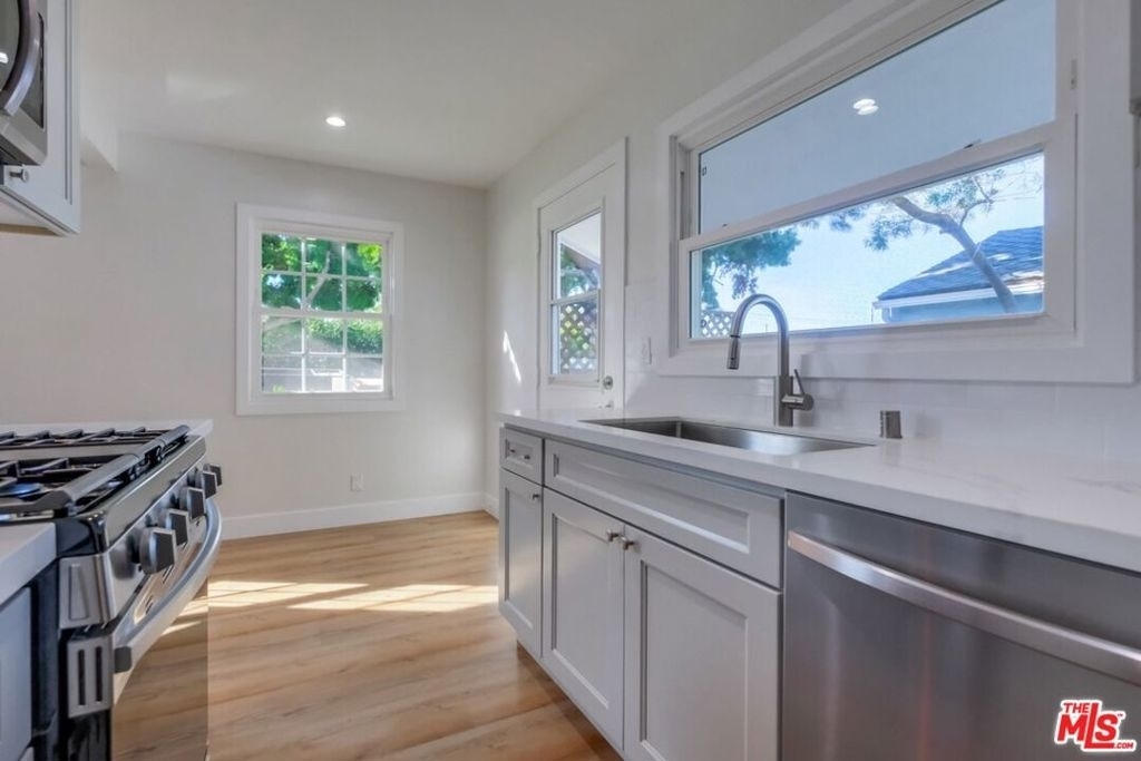 8356 Kittyhawk Avenue - Photo 14