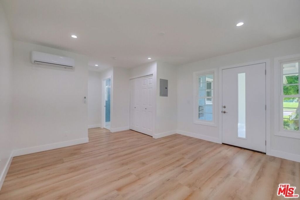 8356 Kittyhawk Avenue - Photo 5