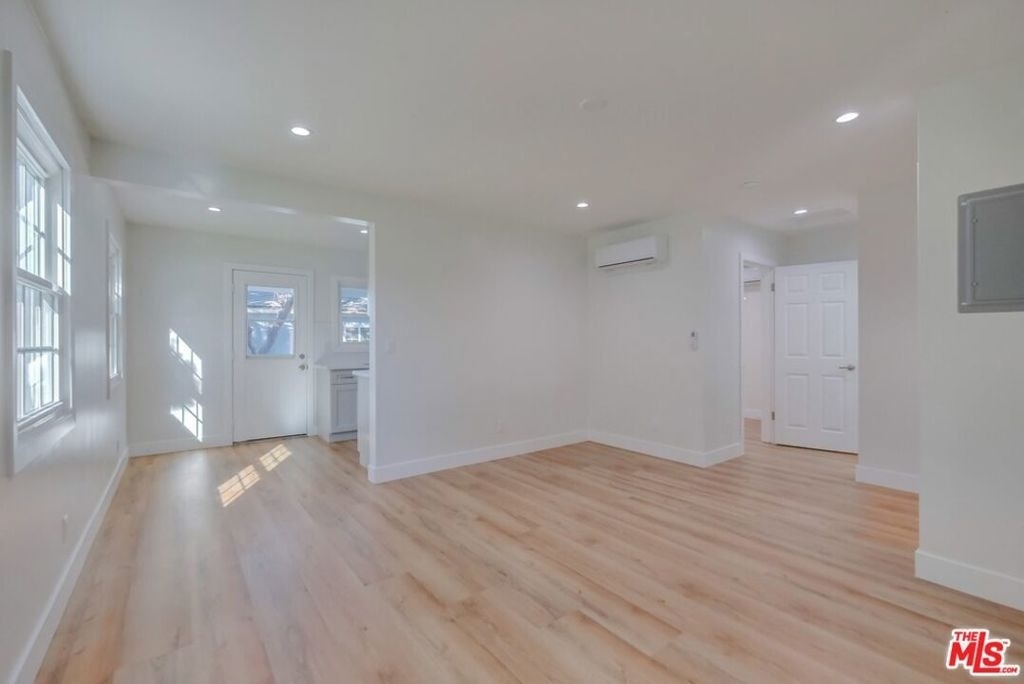 8356 Kittyhawk Avenue - Photo 4