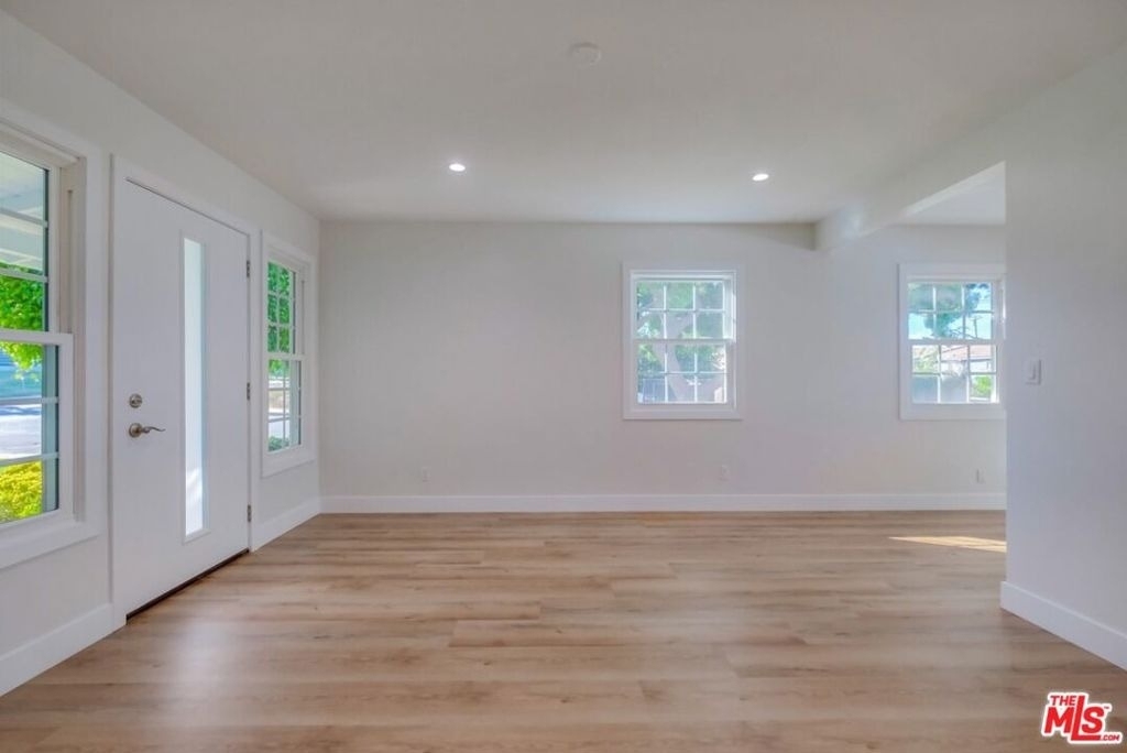 8356 Kittyhawk Avenue - Photo 6