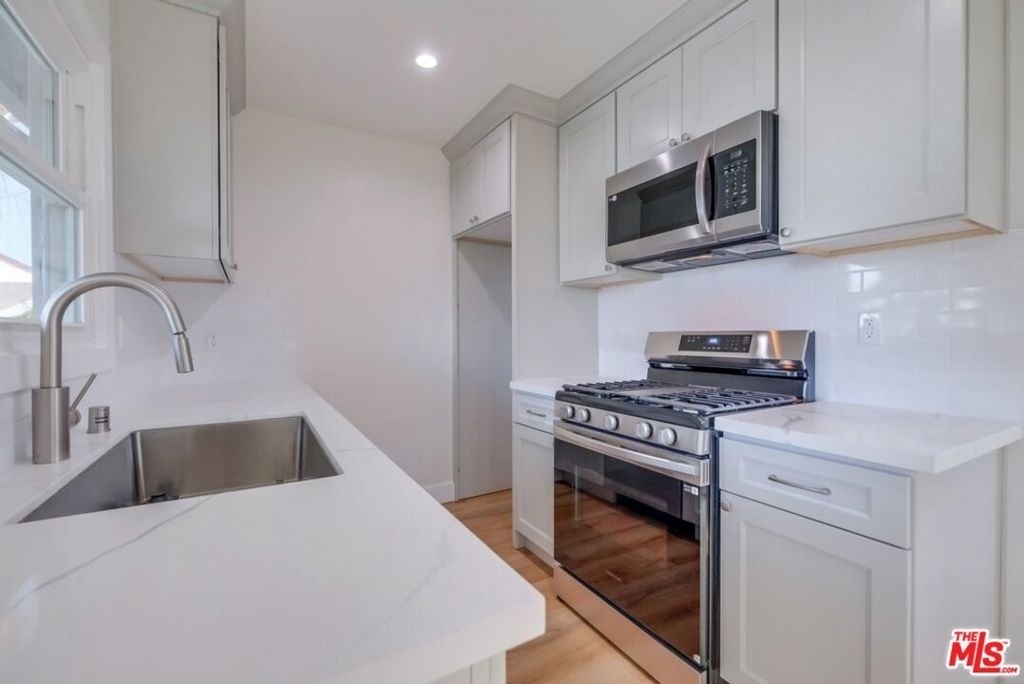 8356 Kittyhawk Avenue - Photo 10