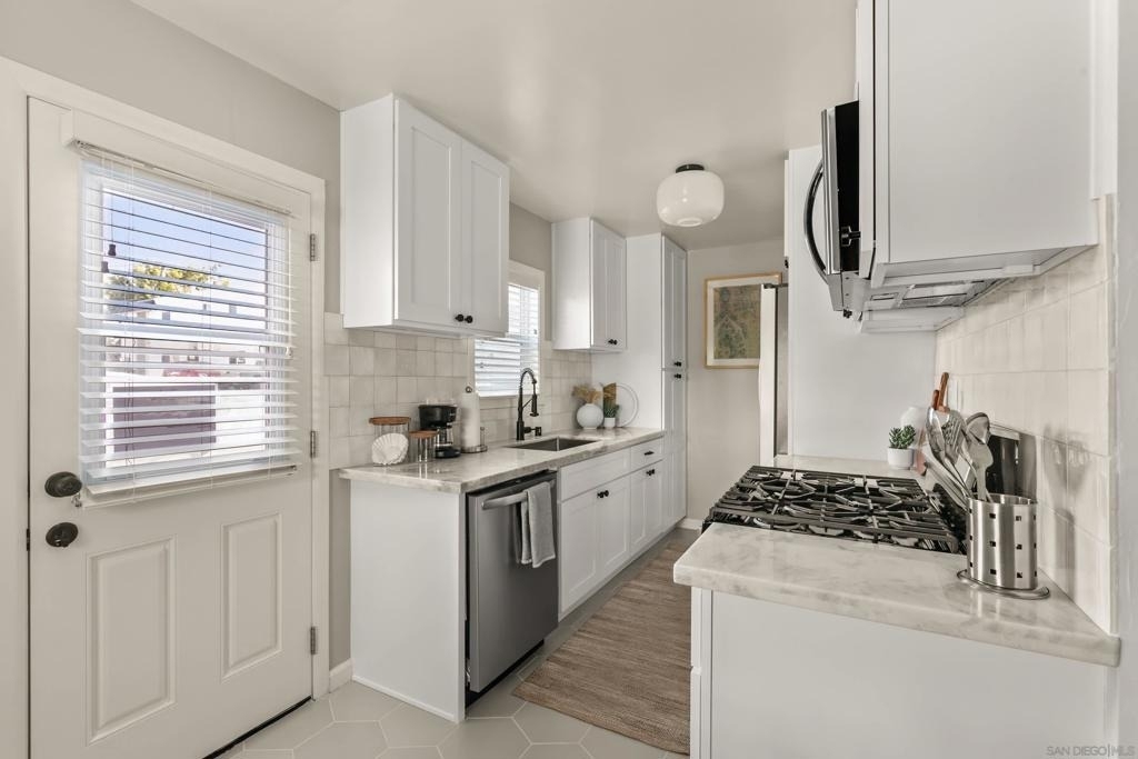 1453 Thomas Ave - Photo 6