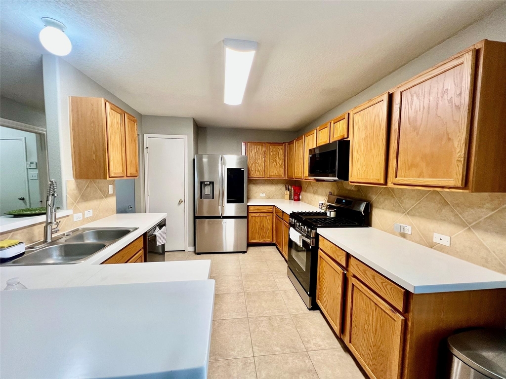 9610 Serenata Court - Photo 4