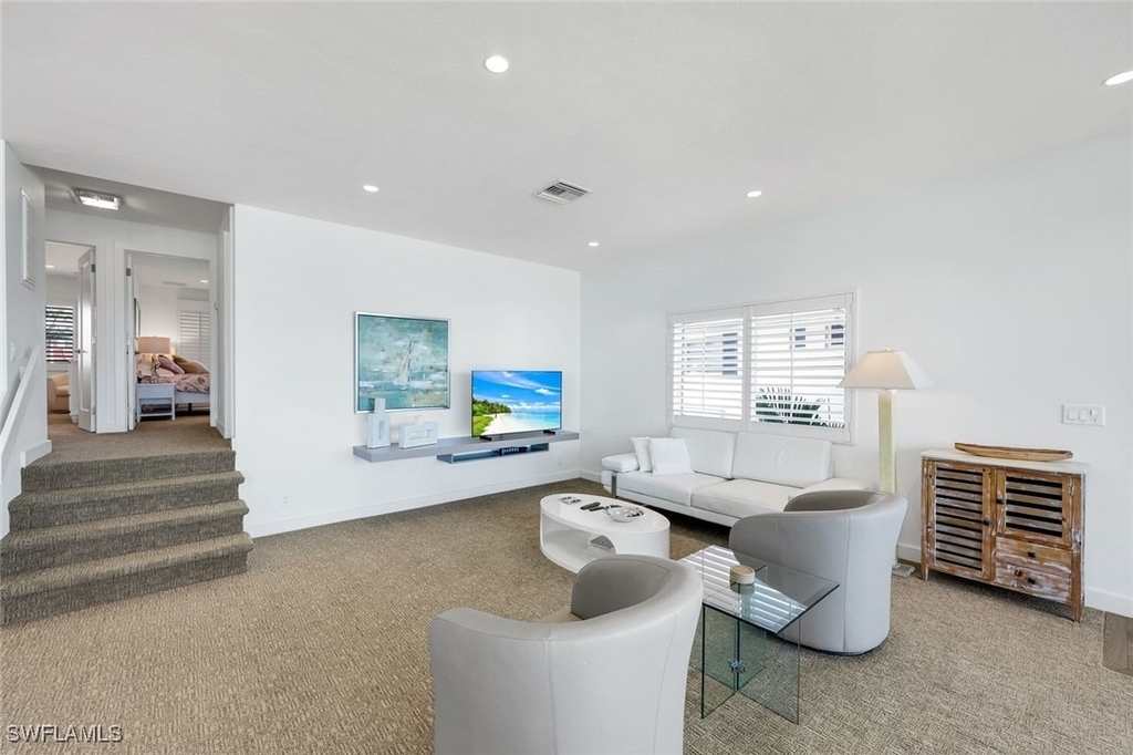 2211 Gulf Shore Boulevard N - Photo 4