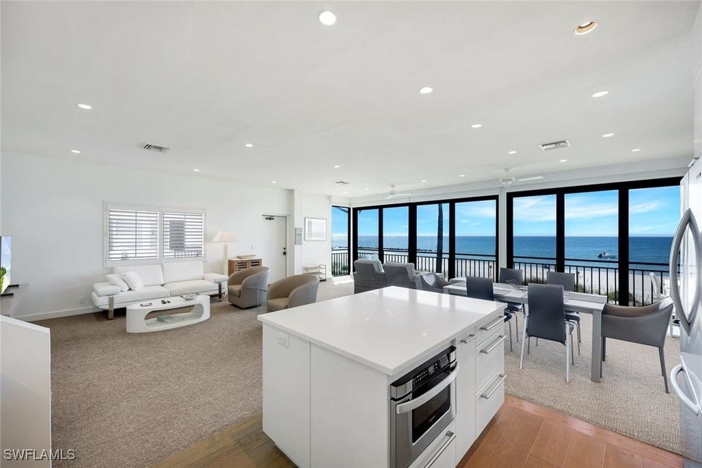 2211 Gulf Shore Boulevard N - Photo 8